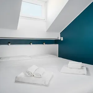 https://design-attic-porta-venezia-centrale-65m2.it-lombardy.com