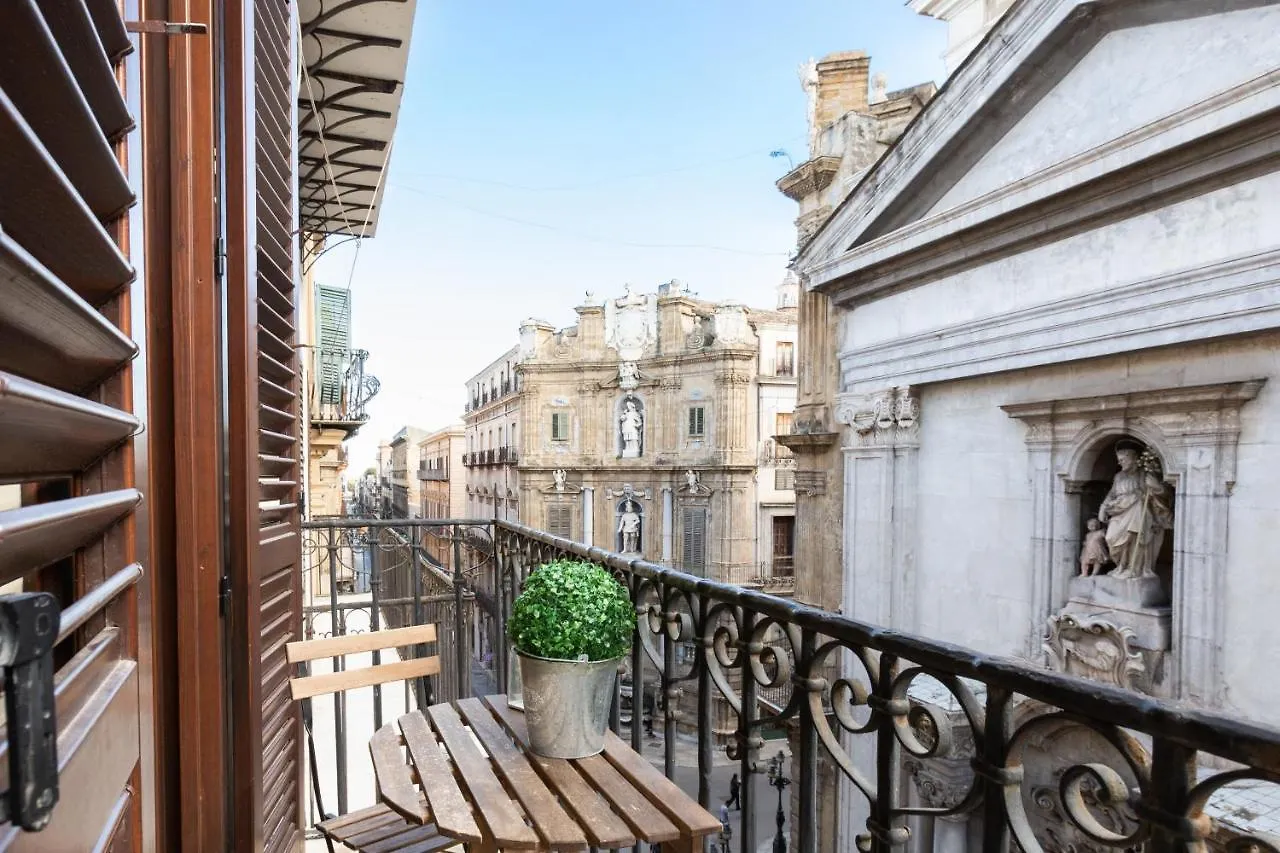 Quattro Canti Charming Flat Палермо