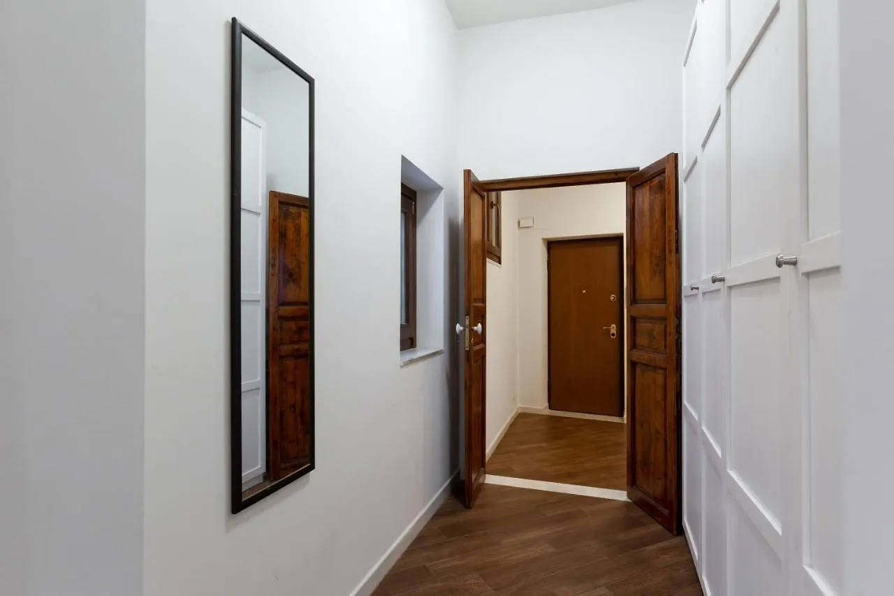 Quattro Canti Charming Flat Palermo Italy